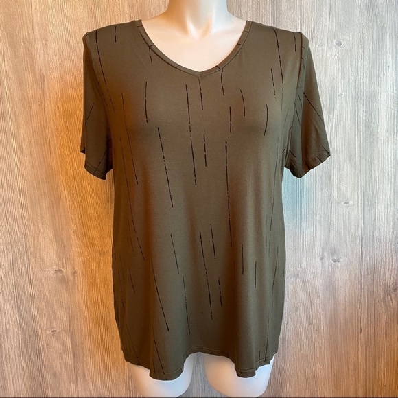 NWOT woman’s Apt 9 v neck top - Picture 1 of 8